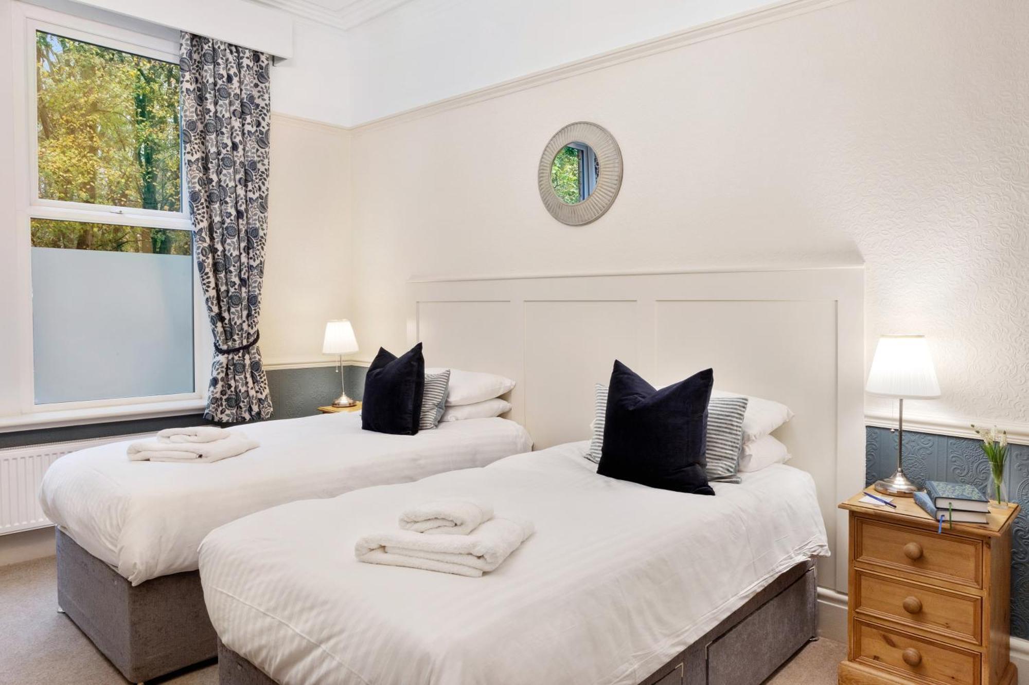 Fountains Guest House - Harrogate Stays Exteriör bild